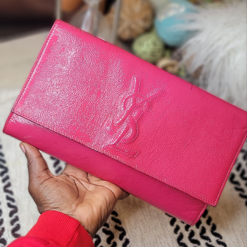 I'm selling my pre-owned authentic YSL clutch in a good condition